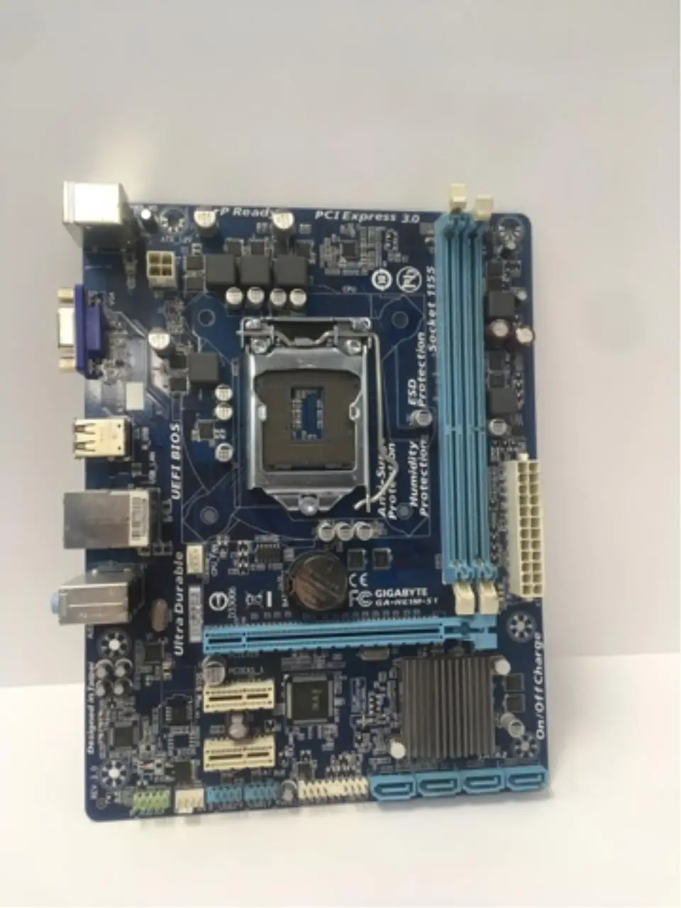 Материнская плата GIGABYTE GA-H61M-S1 rev.2.0 LGA 1155 PCI-E+Dsub+GbLAN SATA  MicroATX 2DDR3  Б/У