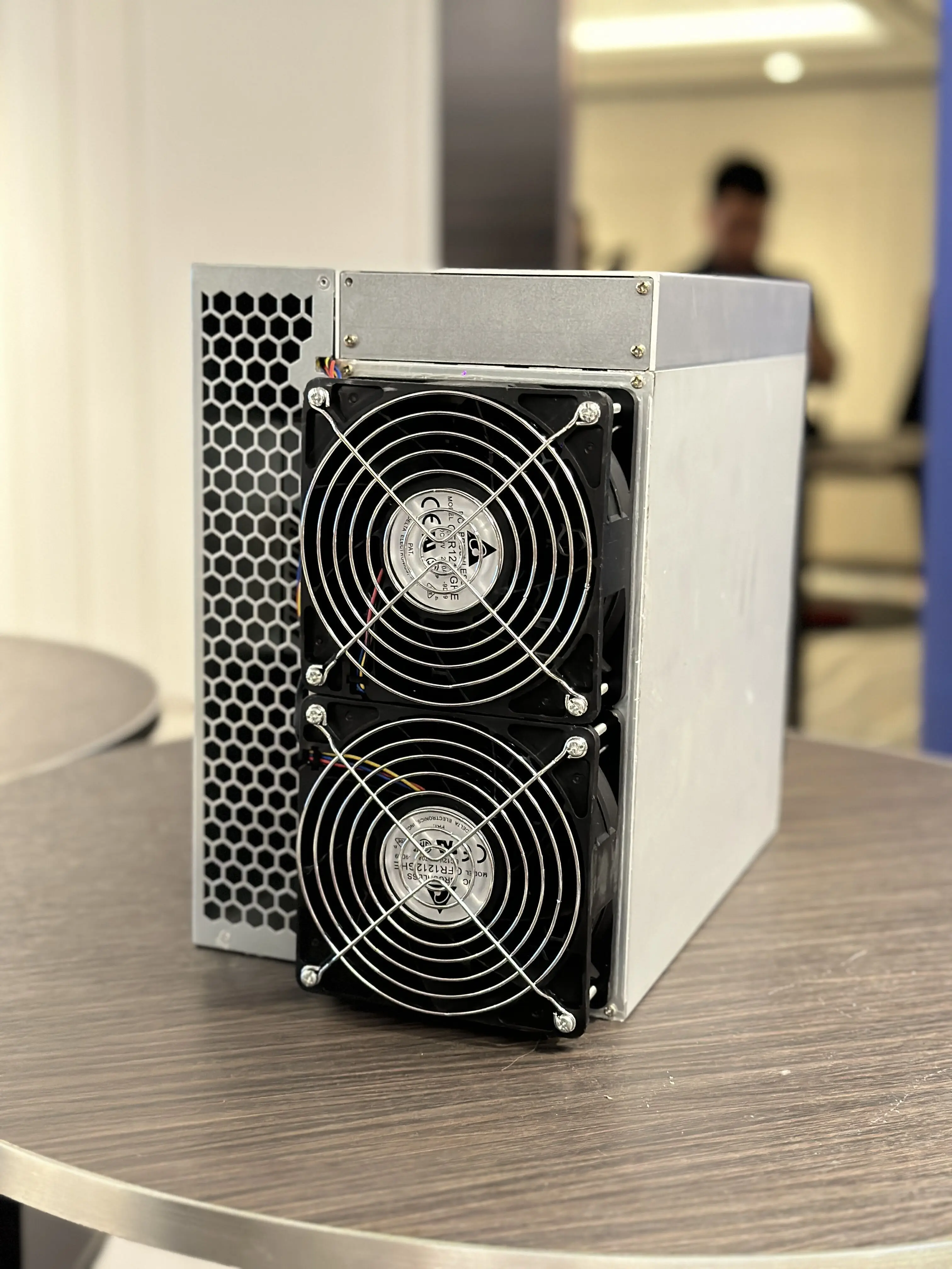 Совершенно новый ICERIVER KAS KS3 6-й 3400 Вт (± 10%), алгоритм KHeavyHash для майнинга с блоком питания