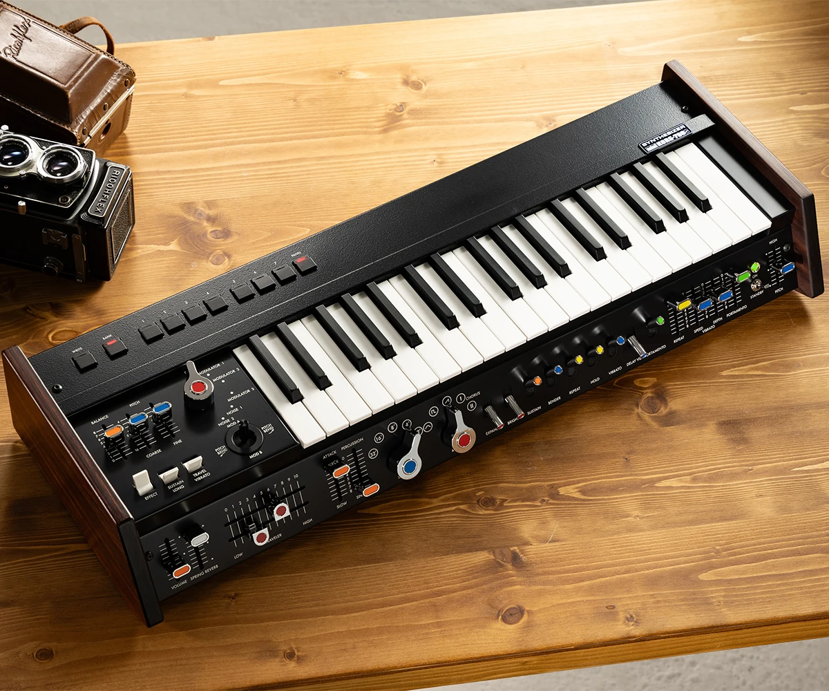 НОВИНКА В НАЛИЧИИ Аналоговый синтезатор Korg miniKORG 700Sm