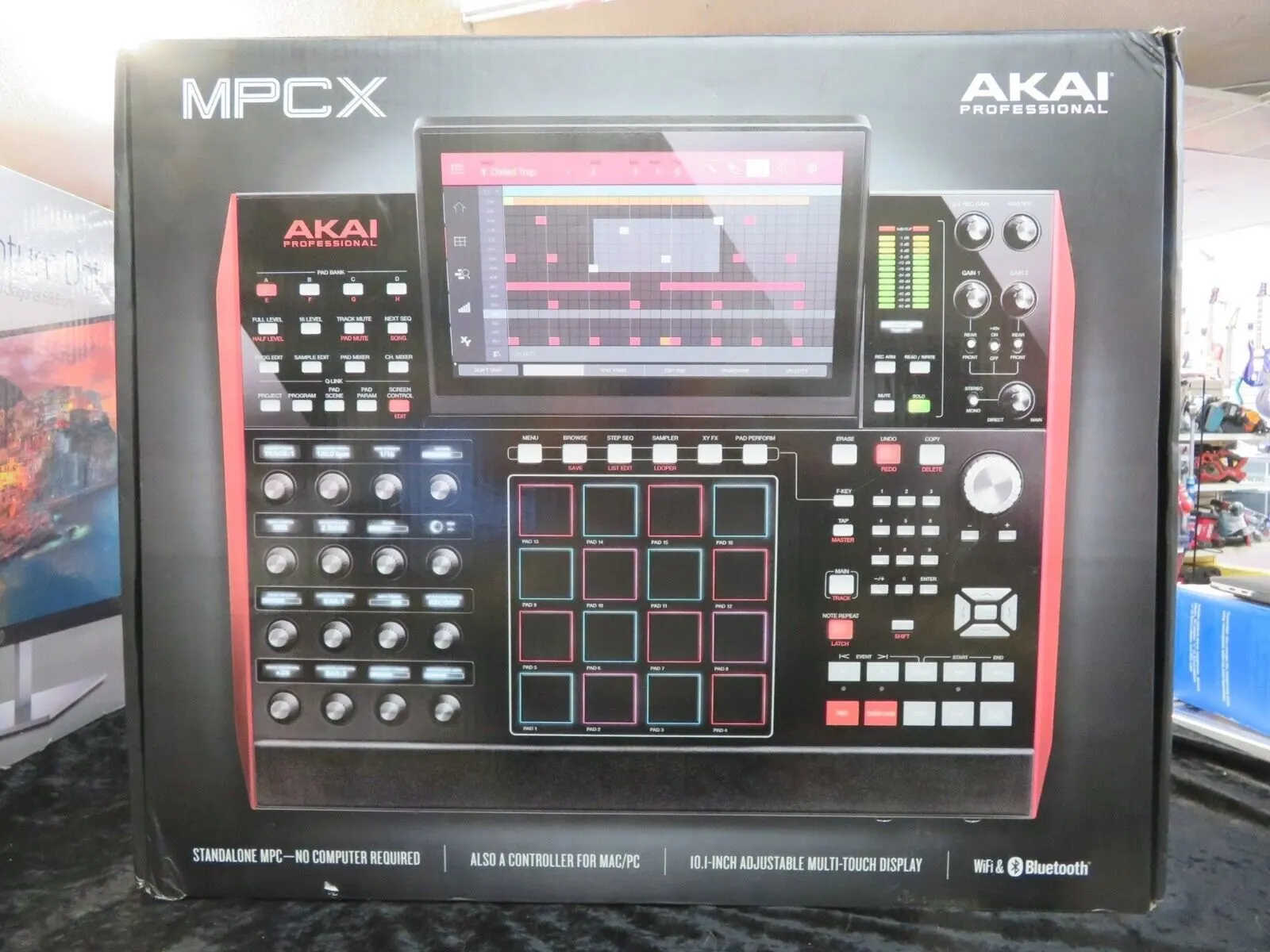 Распродажа со скидкой на профессиональный сэмплер Akai MPC X
