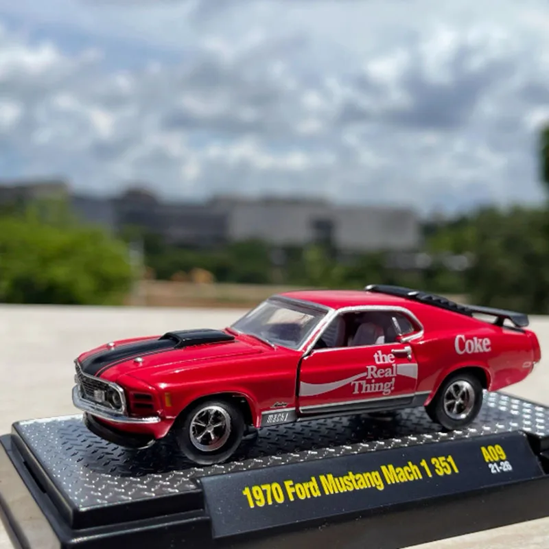 Литой под давлением масштаб 1:64 1970 Ford Mustang Mach 1, красный, имитация сплава, модель спортивного автомобиля, статическое украшение, коллекционные предметы, подарочные игрушки