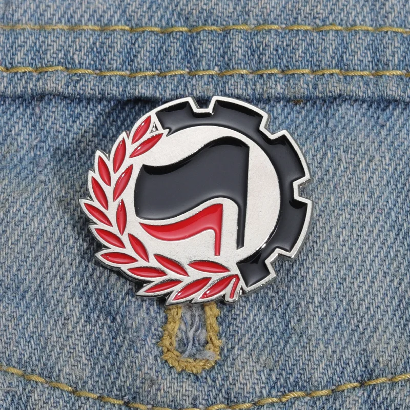 Фото Эмалированные булавки Anti Fascista с надписью Keep the Peace, черные и красные флаги, броши с логотипом, металлические значки, ювелирные изделия, подарок для друзей №5