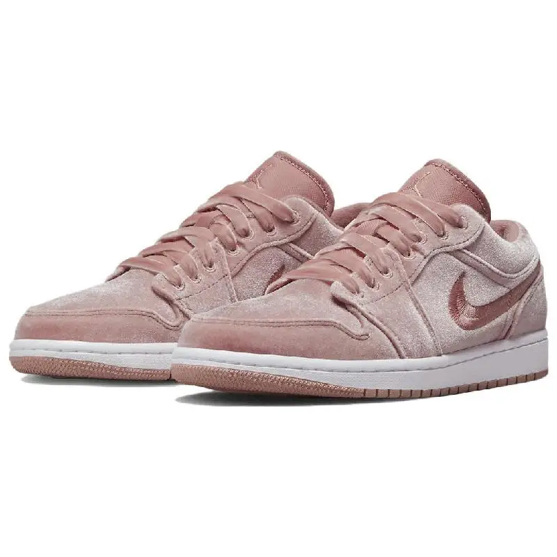Фото Кроссовки Nike Jordan Air 1 Low SE, 