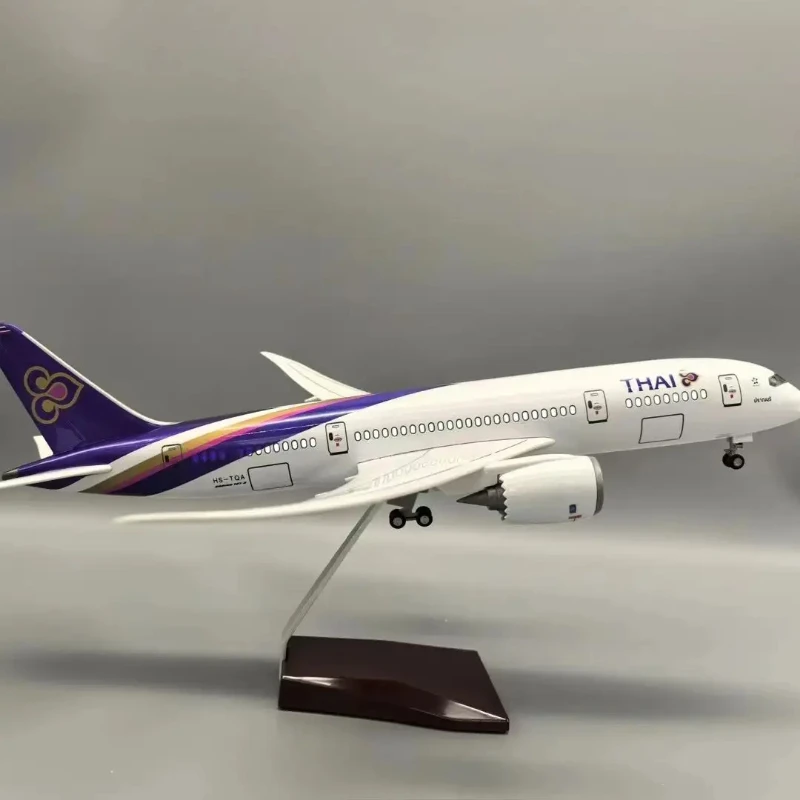 Фото Новинка 2023 года, 47 см, модель Thai Airways B787, литые под давлением самолеты из смолы со светодиодной подсветкой, модель самолета, украшения, коллекция, дисплей №2