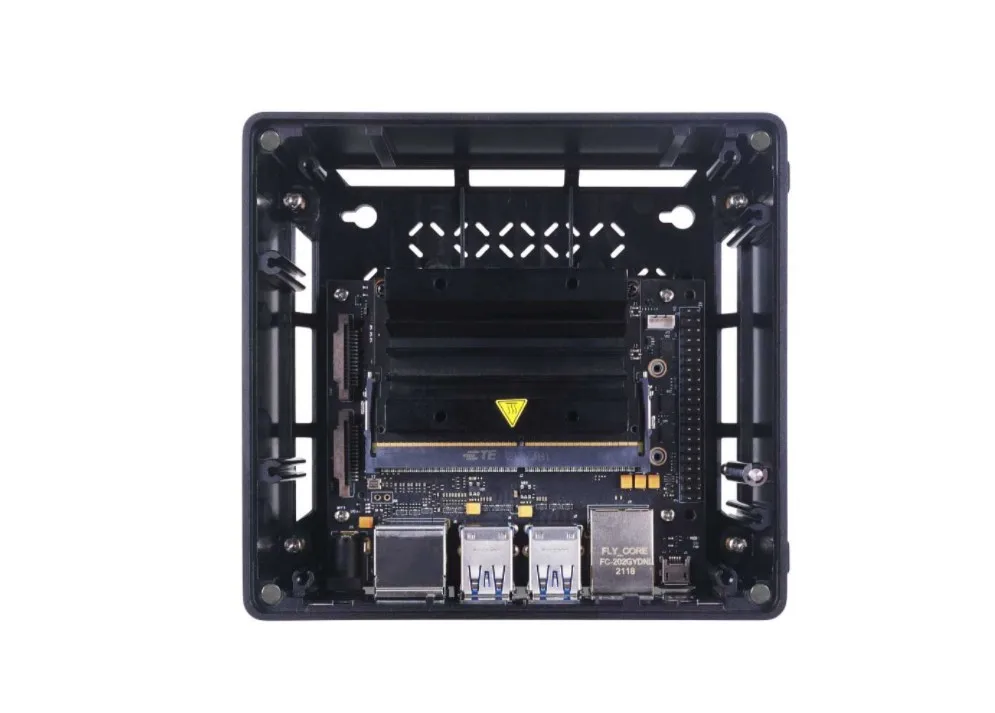 Фото reComputer J1020 — устройство Edge AI с модулем Jetson Nano, алюминиевым корпусом, предварительно установленной системой JetPack №5