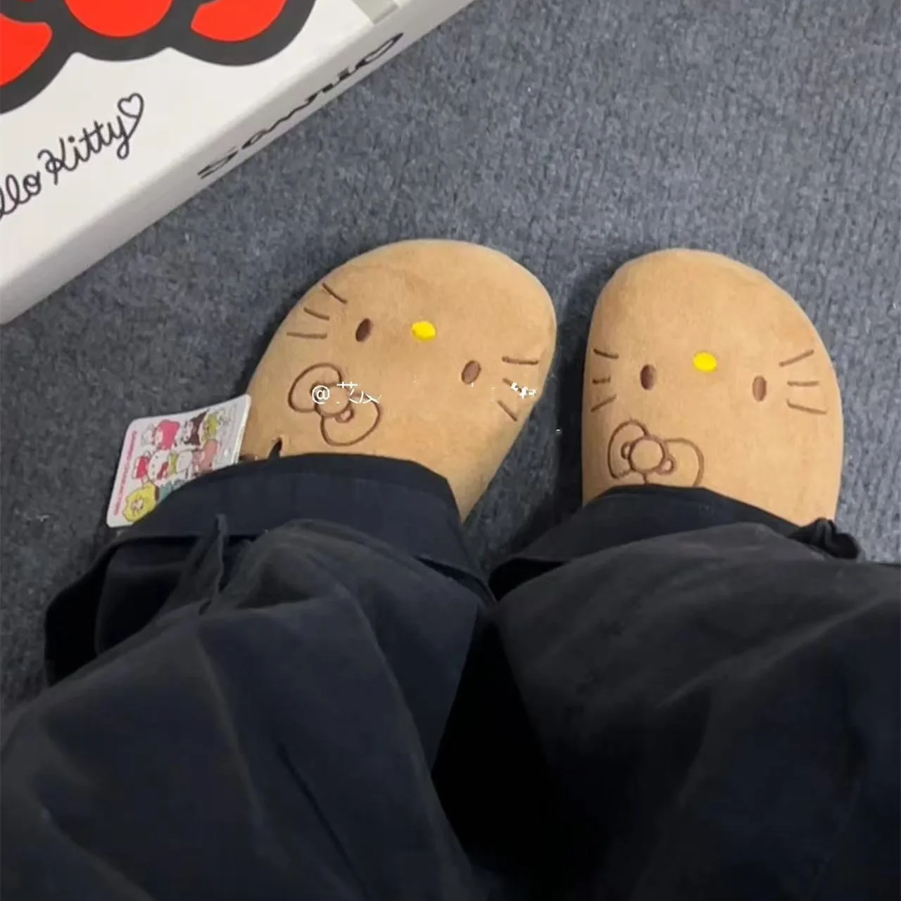 Фото Miniso Hello Kitty, летние женские тапочки, милые женские туфли на плоской подошве в стиле аниме, уличные нескользящие тапочки с героями мультфильмов, подарок для девочки №5