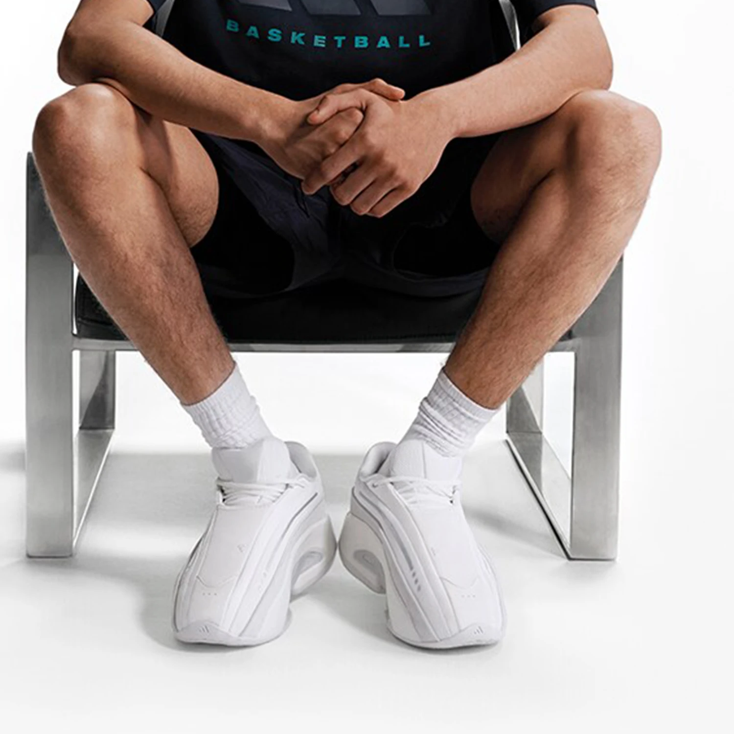 Фото Оригинальные противоскользящие баскетбольные кроссовки Adidas унисекс в стиле ретро IH2811 №2