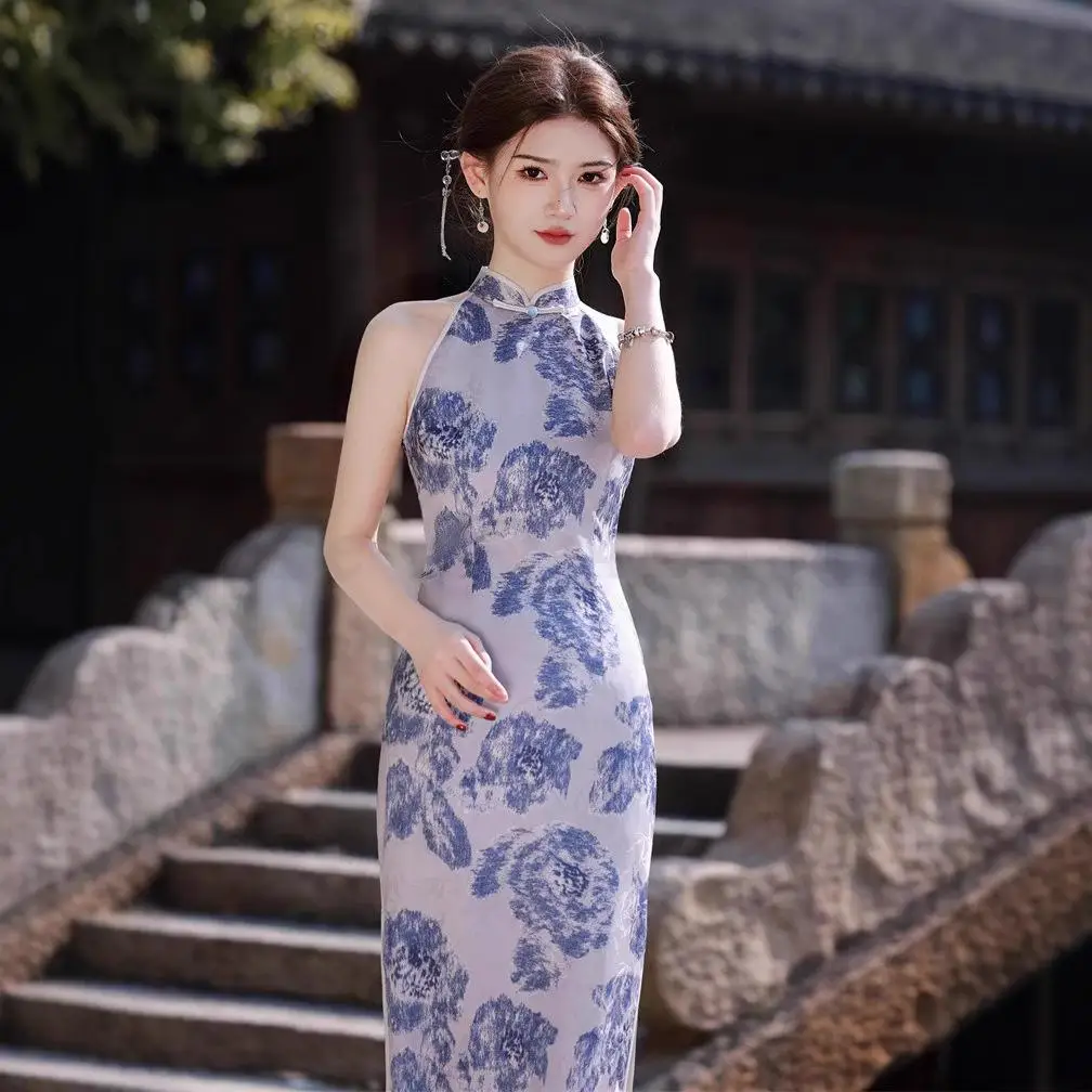 Фото Новое Cheongsam без рукавов в китайском стиле, сексуальное облегающее платье Ципао с висячим вырезом, винтажное платье с цветочным принтом, модное вечернее платье №3