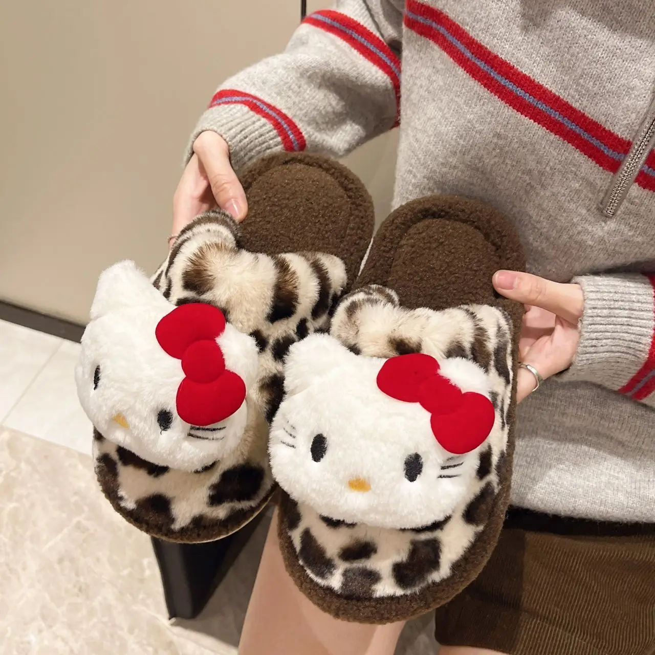 Фото Sanrio Hello Kitty мультфильм милые карамельные цветные плюшевые тапочки для девочек осенне-зимние домашние тапочки с леопардовым принтом в подарок №2
