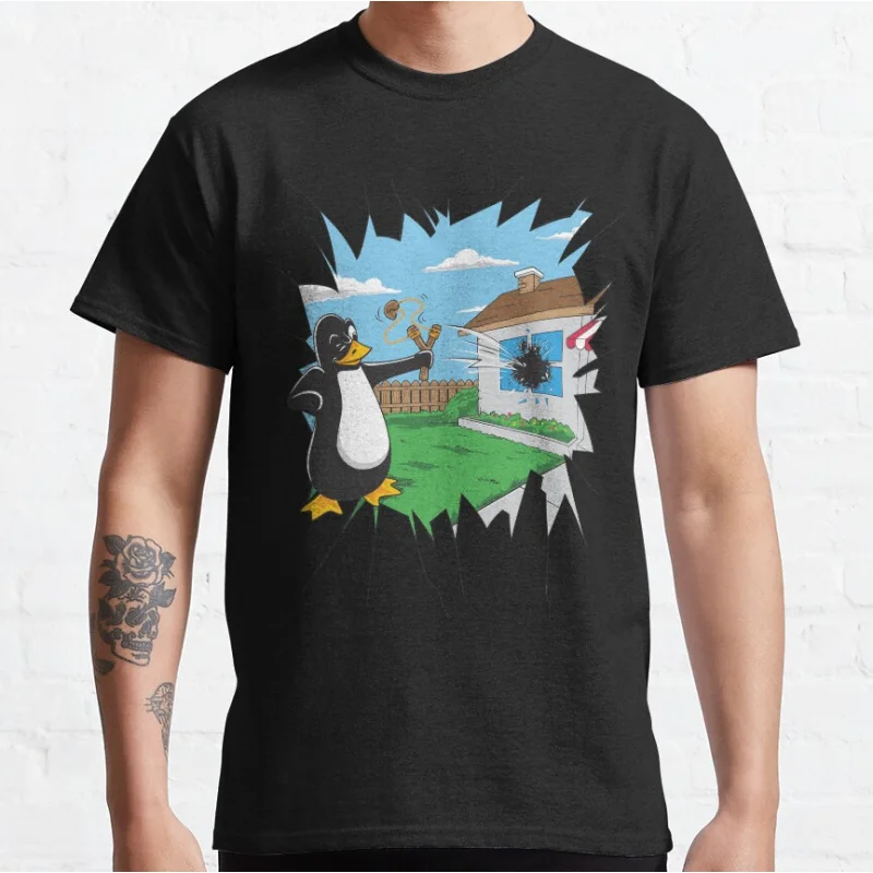Забавный талисман Linux Tux Penguin использует рогатку, чтобы разбить окно с яблоком Графические футболки большого размера Топы для взрослых S-6XL