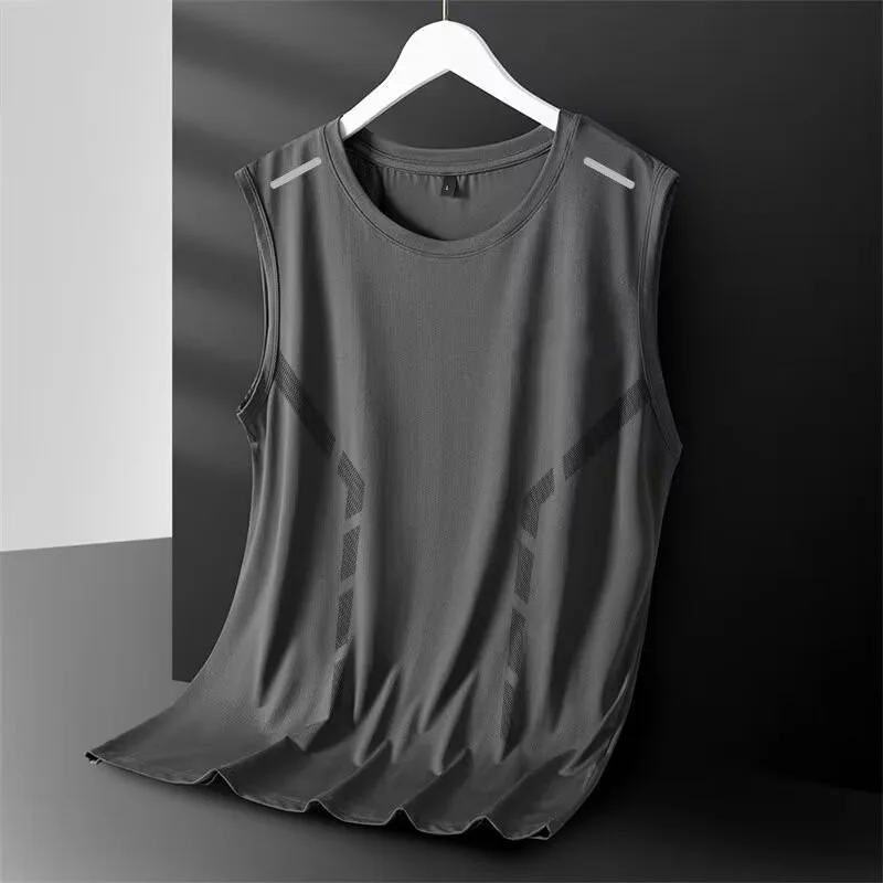 Фото MINISO майка мужская модная тонкая дышащая быстросохнущая спортивная повседневная мужская футболка без рукавов с широкими плечами модная футболка с круглым вырезом №2