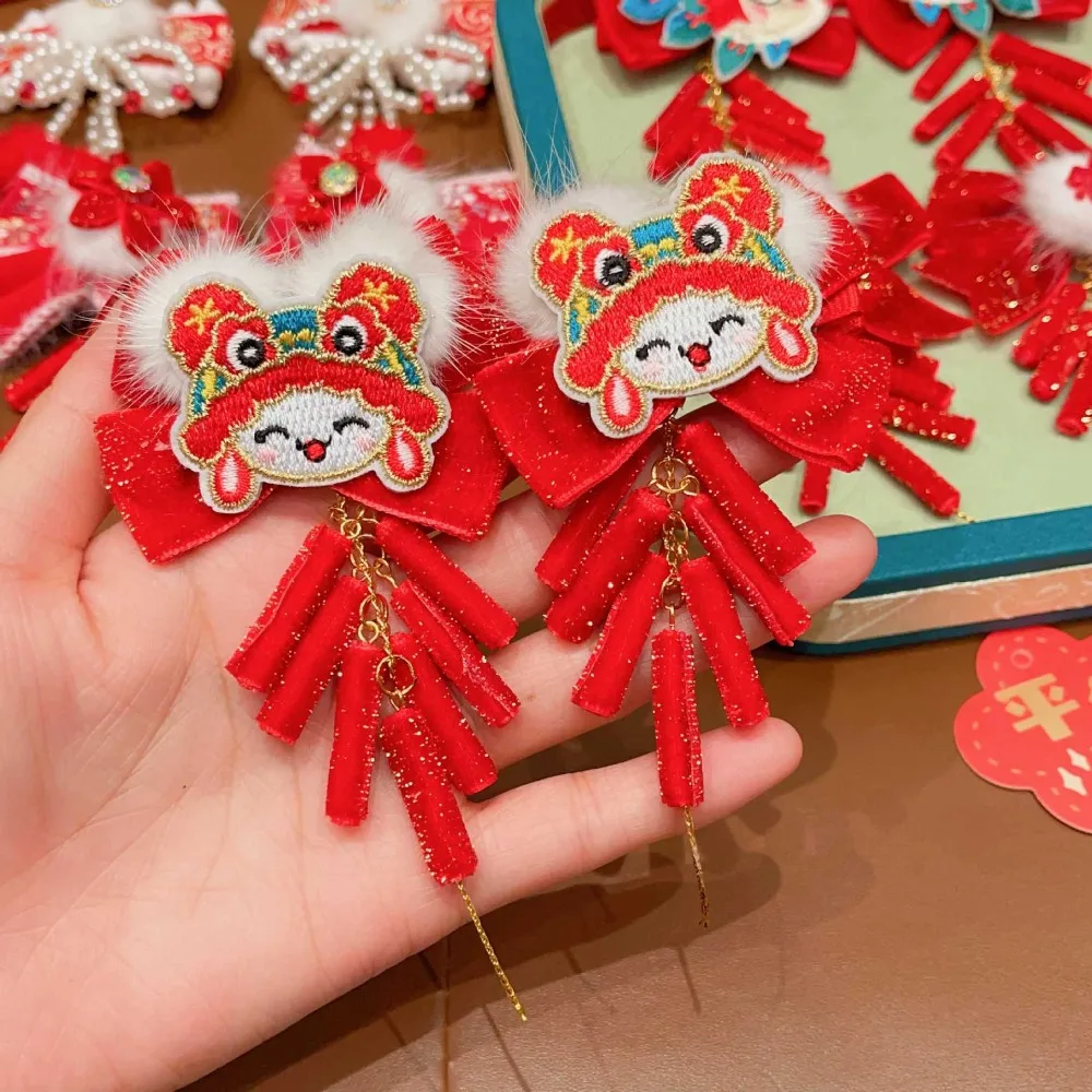 Фото Детская китайская заколка для волос Sweet Lion с бантом и цветком, новогодние заколки, костюм Тан, плюшевый шарик, заколка для волос в древнем стиле, вечерние №2