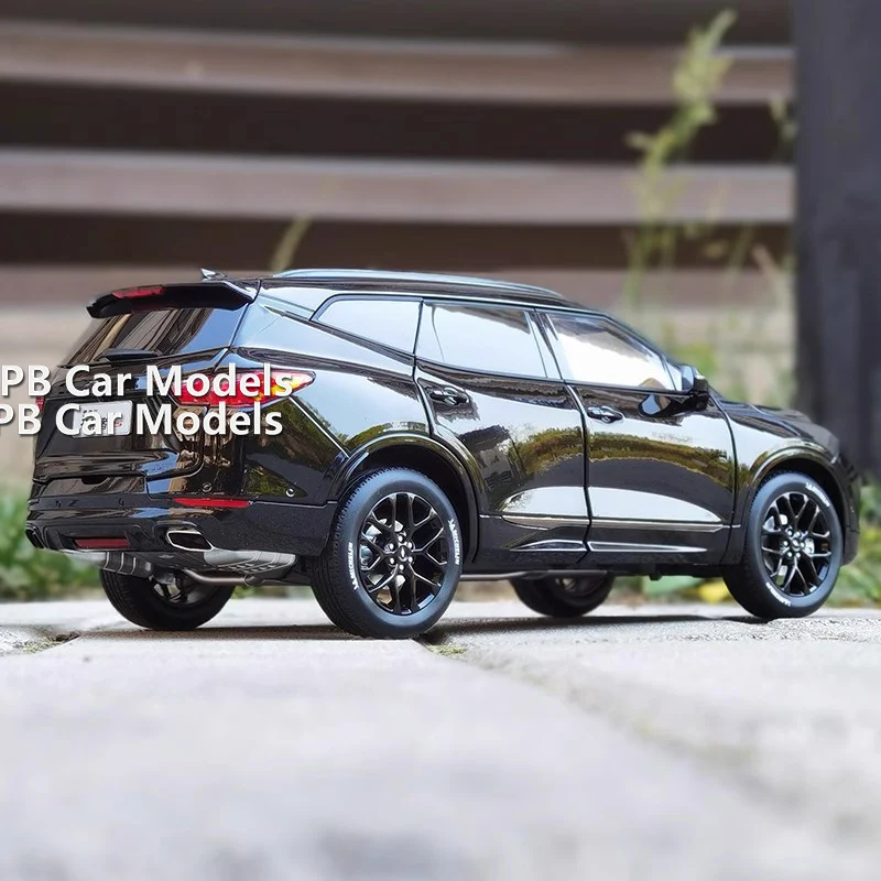 Фото 1: 18 оригинальная модель внедорожника sаик GM Pioneer RS из сплава №4