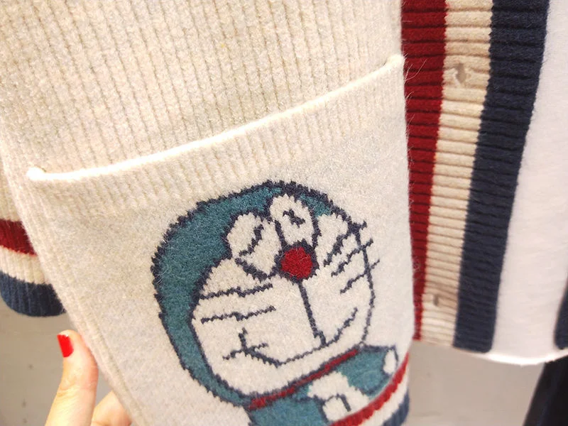Новинка, Осенний мультяшный женский свитер Doraemon 2023, куртка свободного кроя и ленивого стиля, вязаный кардиган с V-образным вырезом, модный топ (art.: 3920c3a72f0da) - 3920c3a72f0da