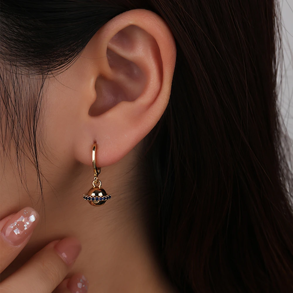 Серьги-кольца женские из серебра 925 пробы с фианитом круглой огранки