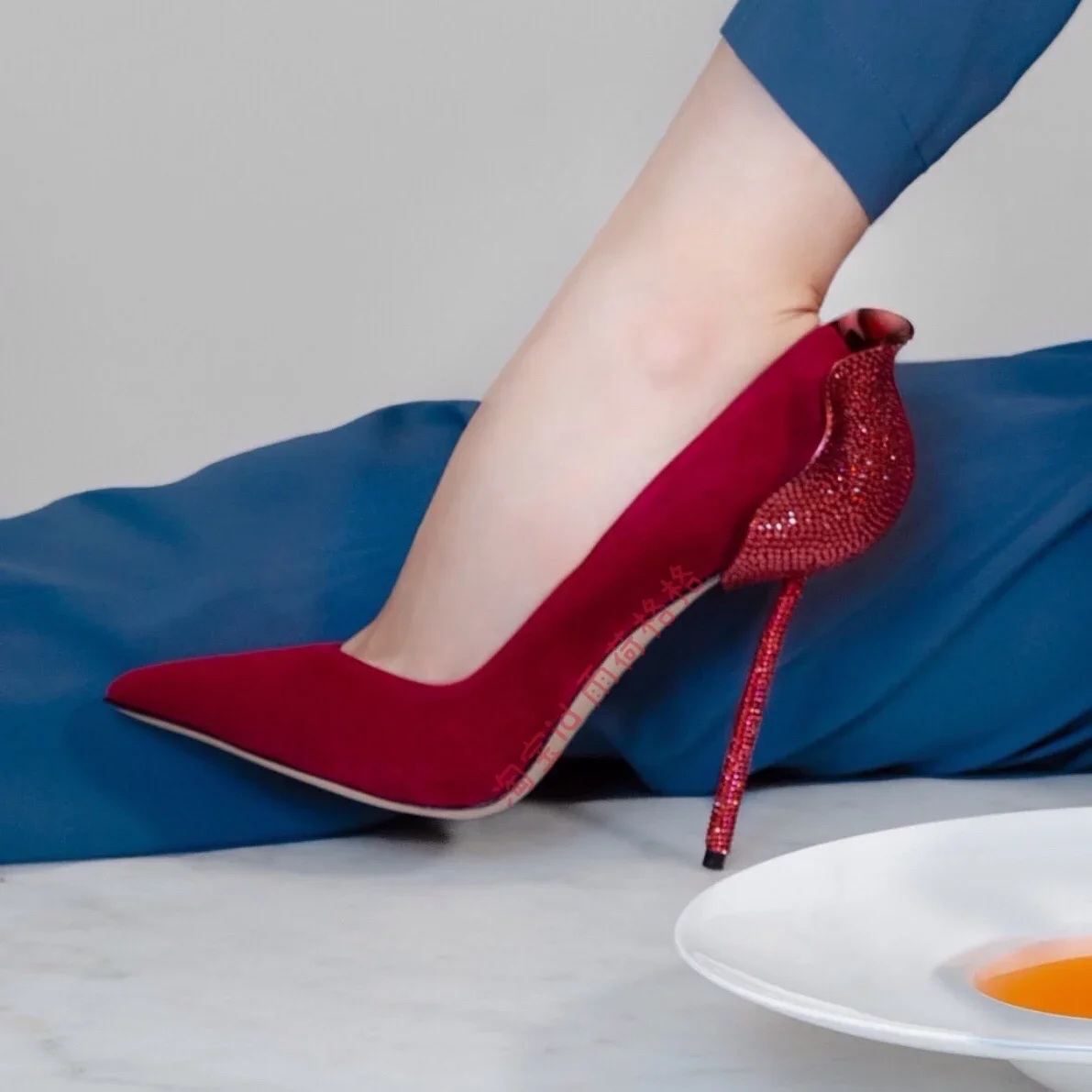 Фото Новинка 2025, туфли Bud Stiletto на высоком каблуке с острым носком, женские туфли-лодочки контрастного цвета №3