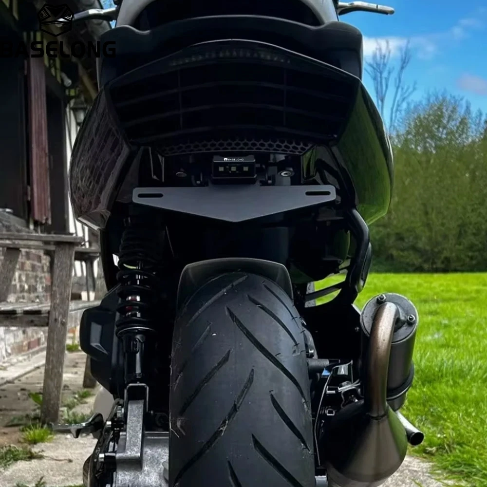 Фото Для KTM Duke 125 200 2013-2016 держатель номерного знака мотоцикла, кронштейн для крепления рамки со светодиодной подсветкой для KTM Duke 250 390 2017-2023 №2