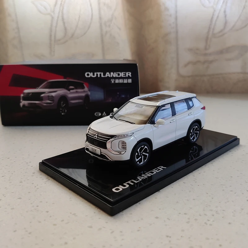 Литая модель внедорожника OUTLANDER SUV 2023 1:43, модель автомобиля из сплава, коллекционная игрушка с орнаментом, подарки