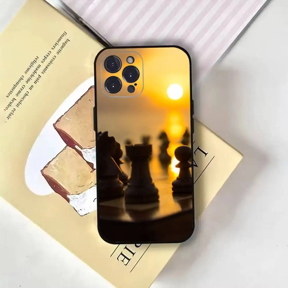Фото Классический чехол для телефона в стиле ретро в стиле шахмат для iPhone16,15,14,13,12,11 Plus, Pro Max, XS, XR, SE, Mini,8,7, мягкий черный чехол №2