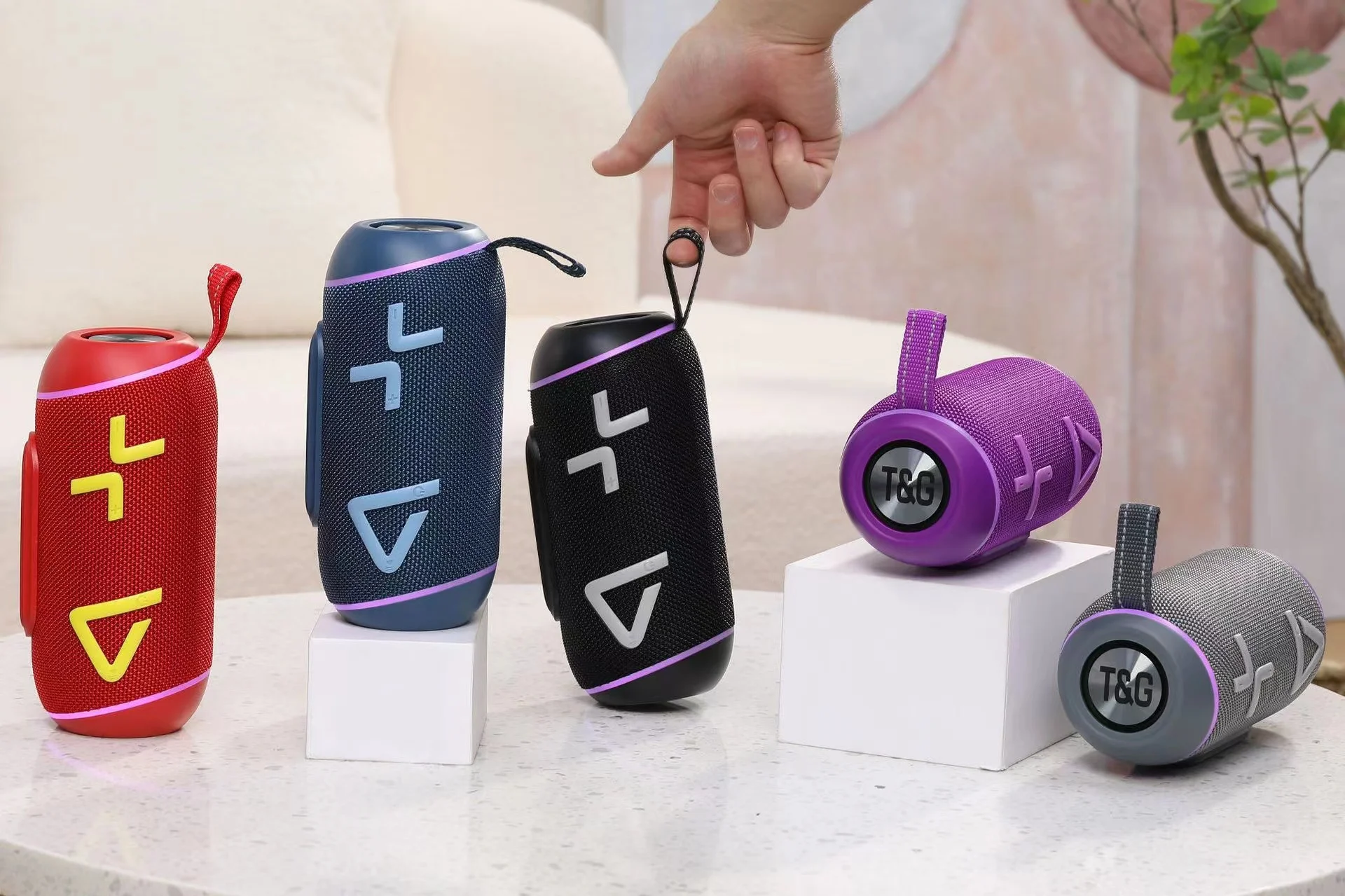 Фото TG655 портативный Bluetooth-динамик с подвесной веревкой, уличный динамик, беспроводной светодиодный светильник, сабвуфер, альпинизм и кемпинг №4