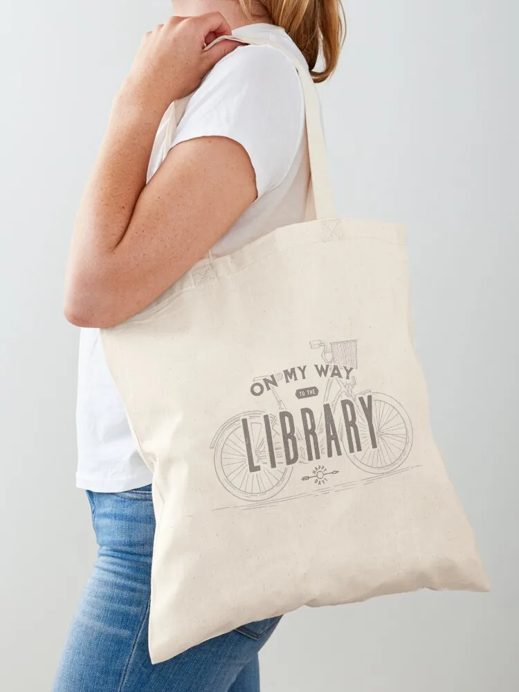 Фото On My Way to the Library Tote Bag Женские пляжные сумки, тканевые сумки, роскошные женские сумки №2