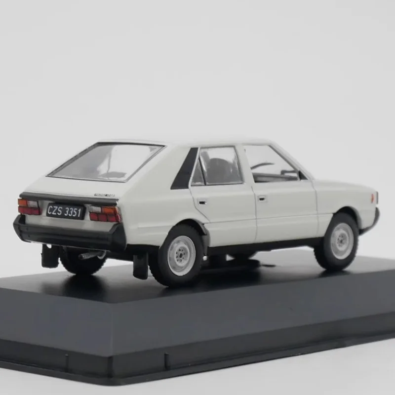 Фото Литый под давлением в масштабе 1:43, модель FSO polyez 1.5C, экономичная модель автомобиля из сплава, готовый продукт, имитация серии, игрушечные автомобильные сувениры №5