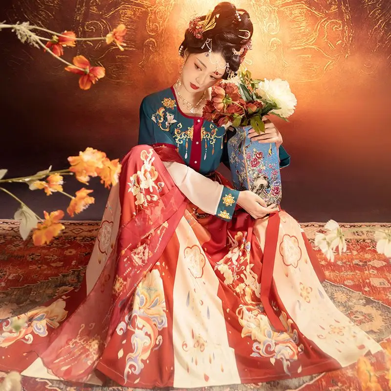 Фото ‌ Комплект Hanfu Dynasty Tang — топ с перекрестным воротником и высокой талией, юбка и шарф, костюм Dunhuang для восточных танцев для женщин №2