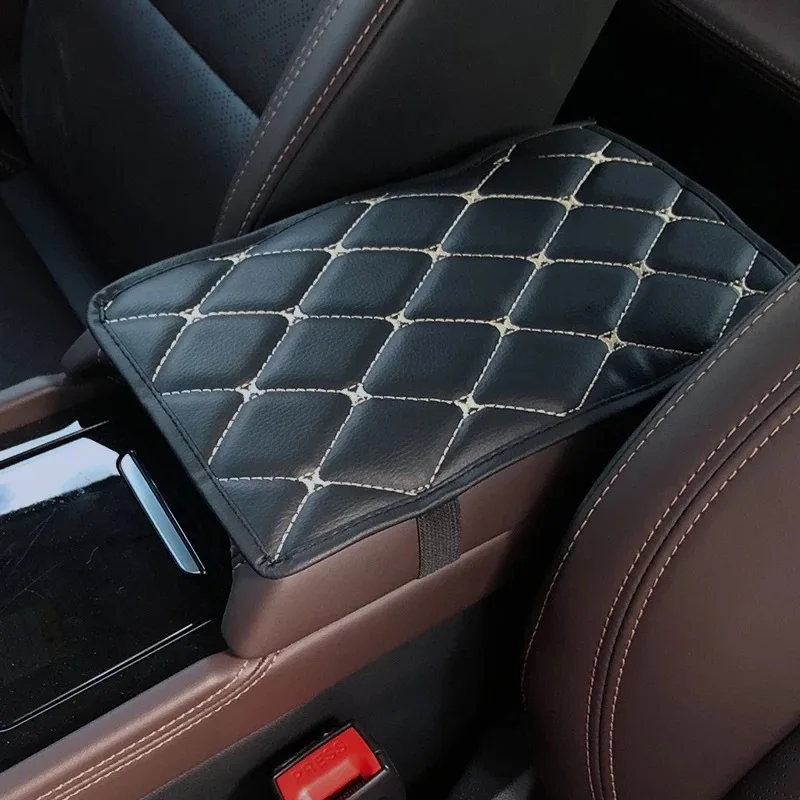 Фото Подушка подлокотника автомобиля из искусственной кожи с вышивкой 3D Comfort Touch — универсальный чехол для центральной консоли для аксессуаров для салона автомобиля №2