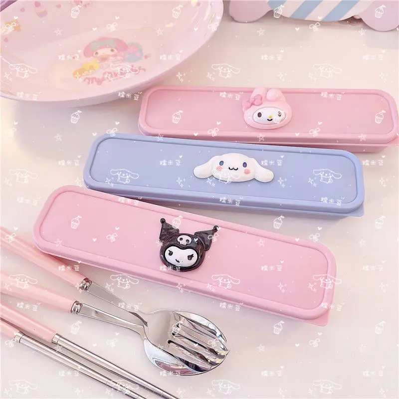 Мультяшные аксессуары Sanrio Kuromi MyMelody Cinnamoroll Kawaii набор посуды вилка ложка палочки портативные из трех частей подарок для девочки