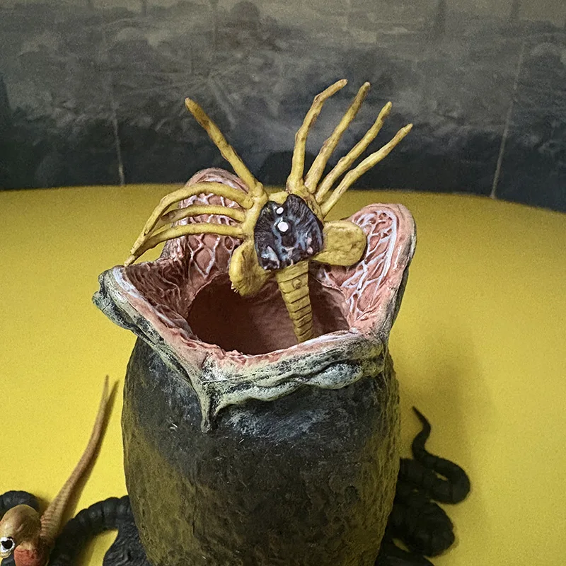 Фото Фигурка NECA Xenomorph Warrior Alien vs Predator AVP Series Big Chap Alien Ultimate 40-летие Egg Facehugger Фигурка №4