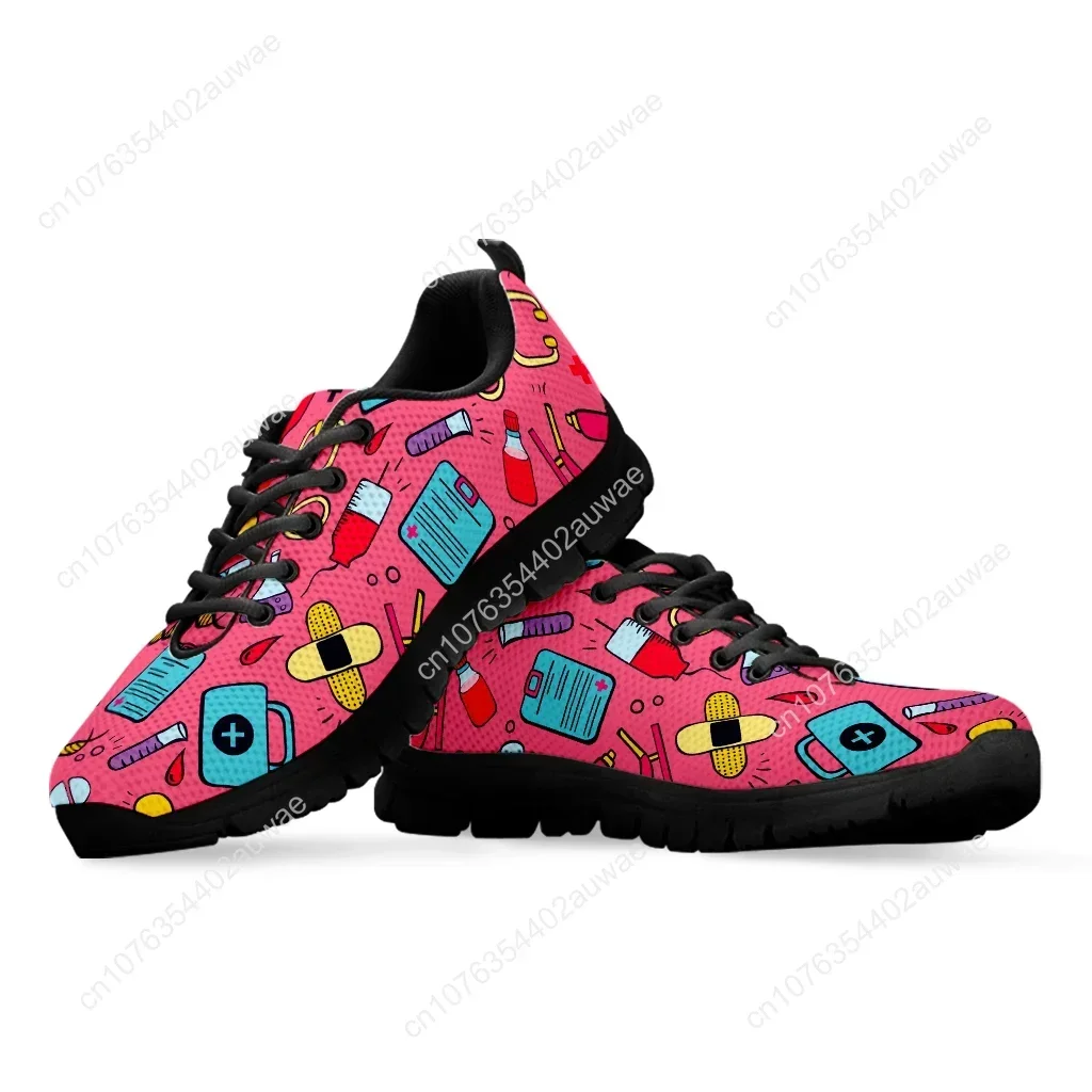 Фото Scarpe davijaastica esterno Bruno con stampa medica di pronto soccorso rosa scuro Scarpe mediche infermiera Scarpe №2