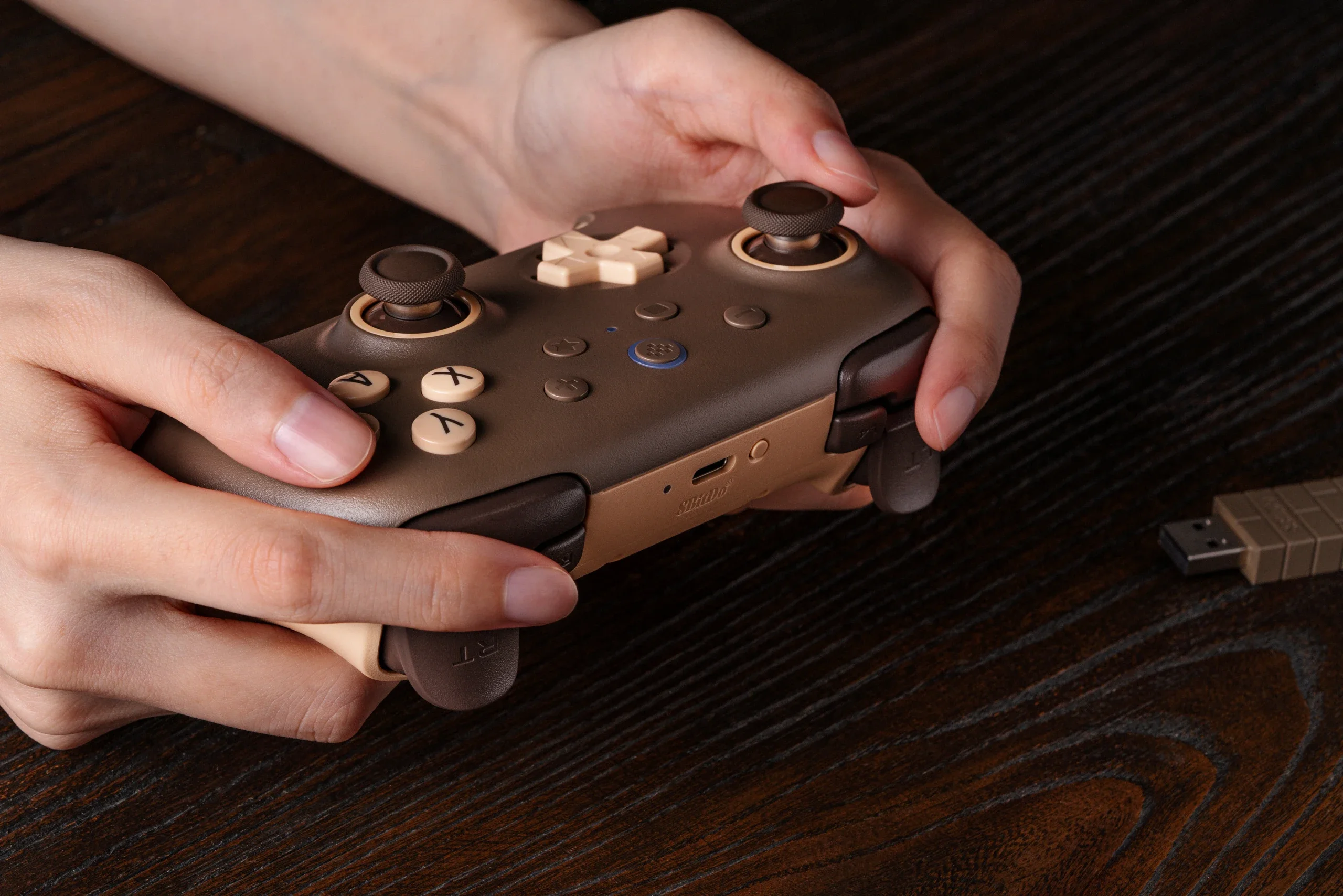 Фото Беспроводной игровой контроллер 8BitDo Ultimate 2C, новый цветной геймпад, джойстик для ПК, Windows 10/11 Steam Deck Raspberry Pi Android №4