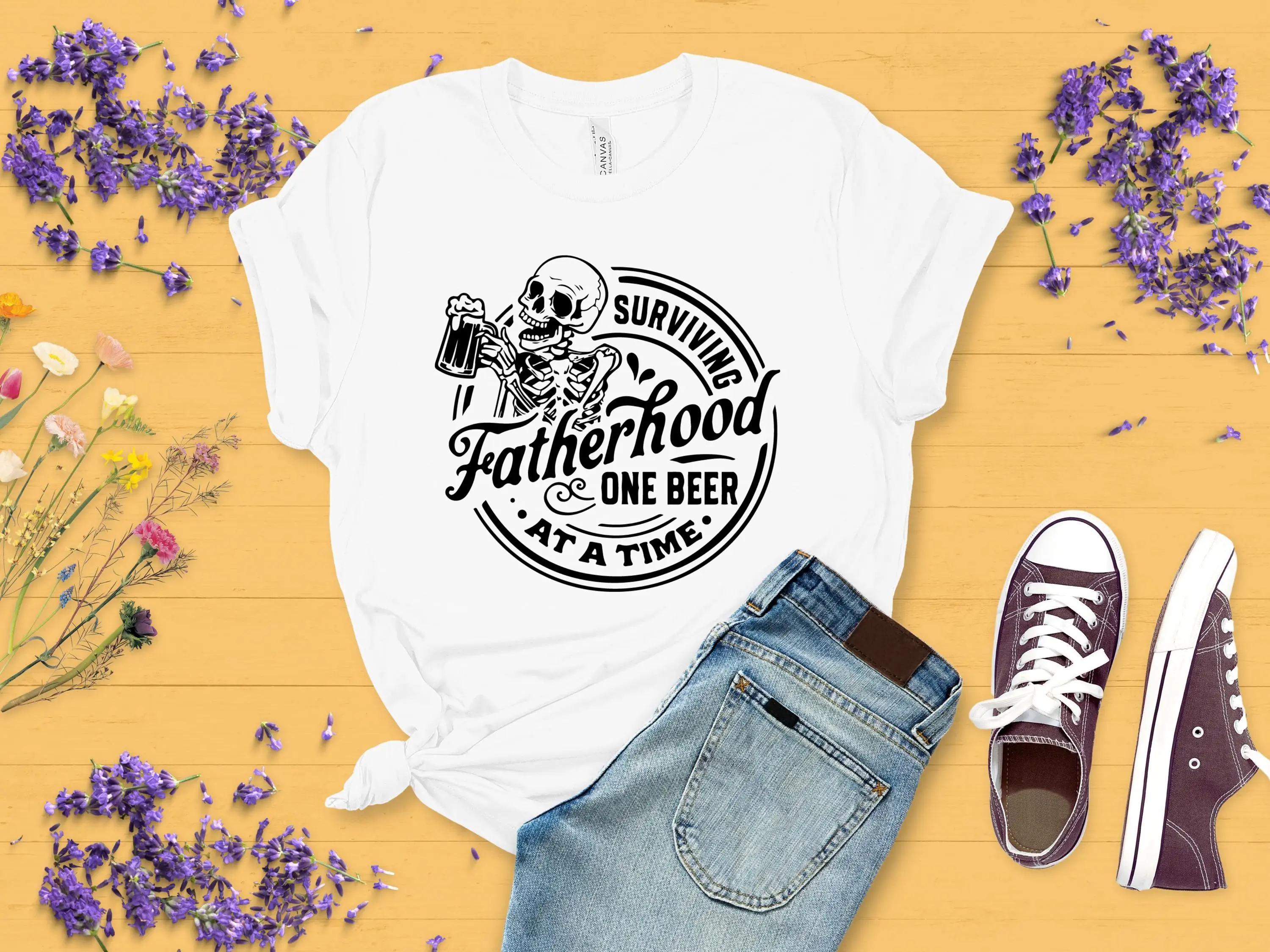 Футболка Surviving Fatherhood One Beer at a Time Happy Fathers Day GifT Drinking Skeleton Father SweaT Забавный свитер для папы