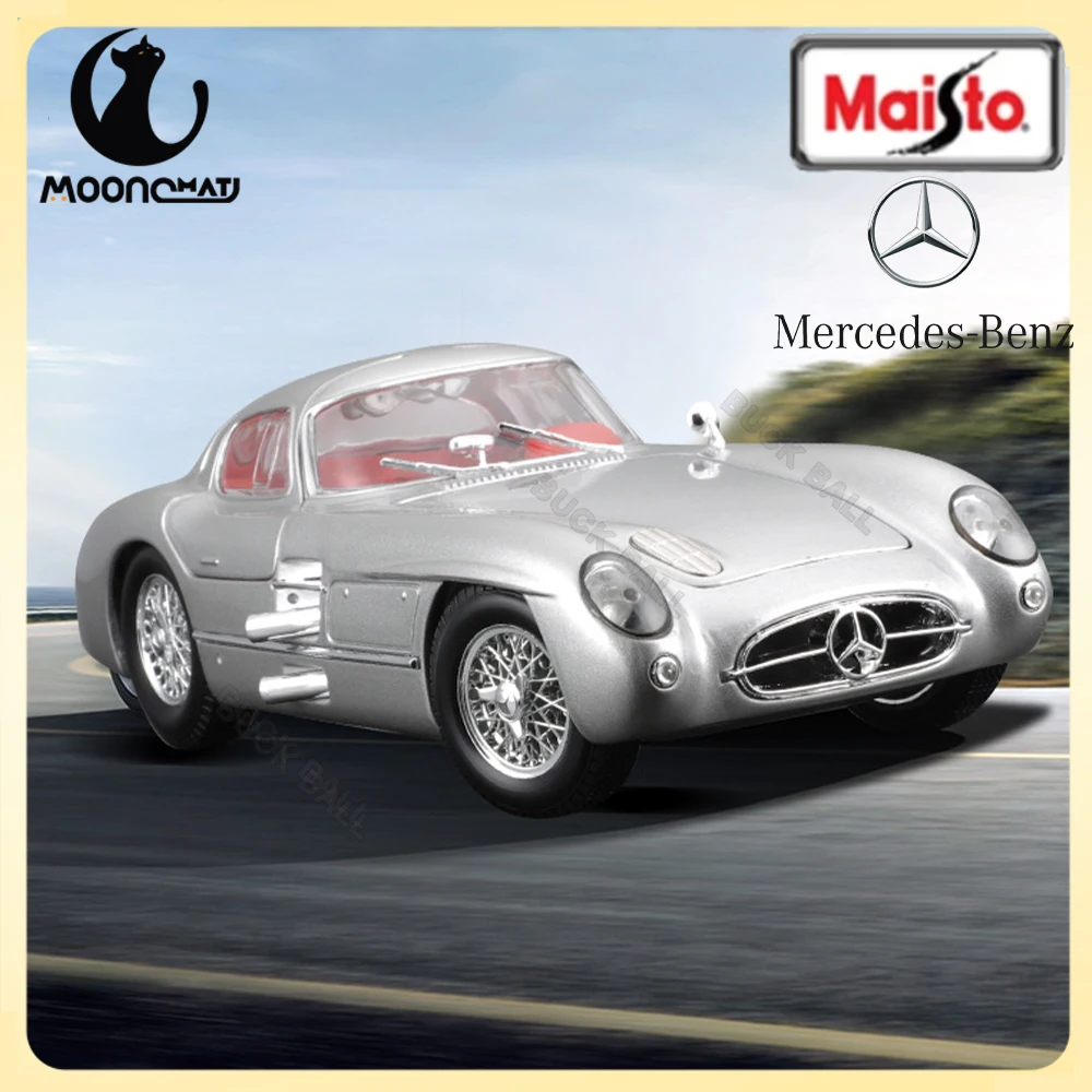 Модель однообъективной зеркальной камеры Mercedes-Benz 300 AMG 300 в масштабе 1:18