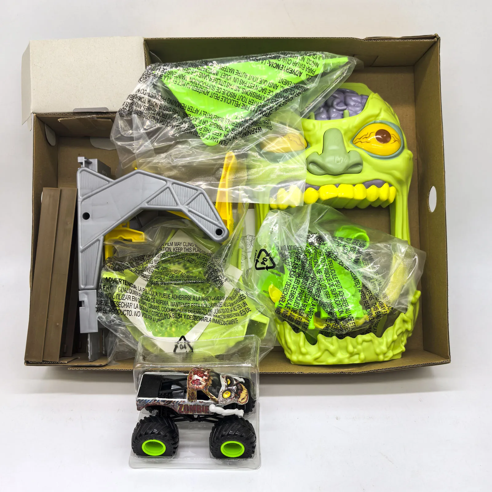Фото Monster Trucks Транспортные средства True Metal Son Uva Digger Zombie Madness Champ Ramp Slam To Lunch Back Flip Car Игрушка для мальчиков Подарок на день рождения №5