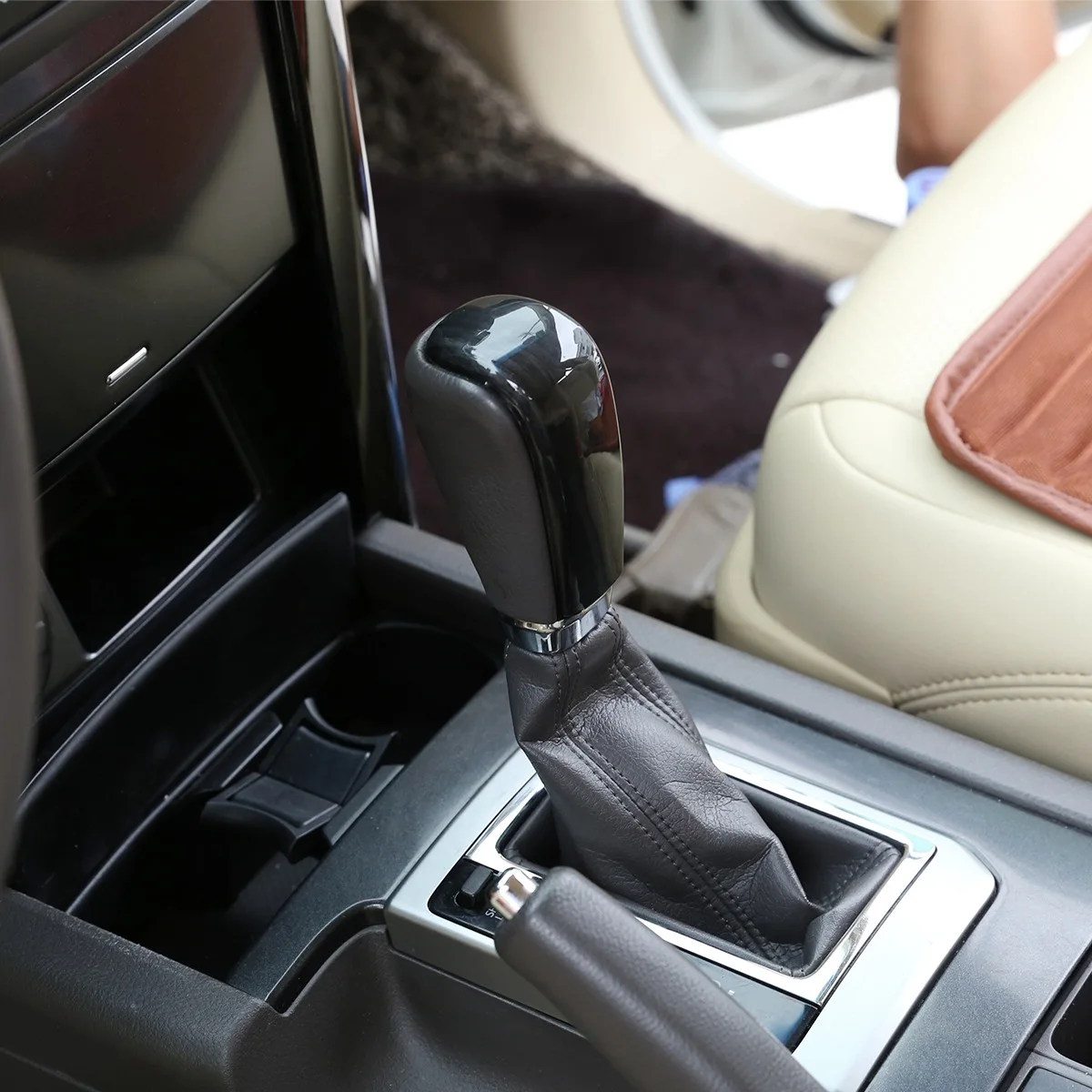 Фото Для Toyota Land Cruiser Prado FJ150 150 AT 2010-2017 Grain de Bois Noir ABS Pommeau de Levier de Vitesse Garniture de Couvercle №3