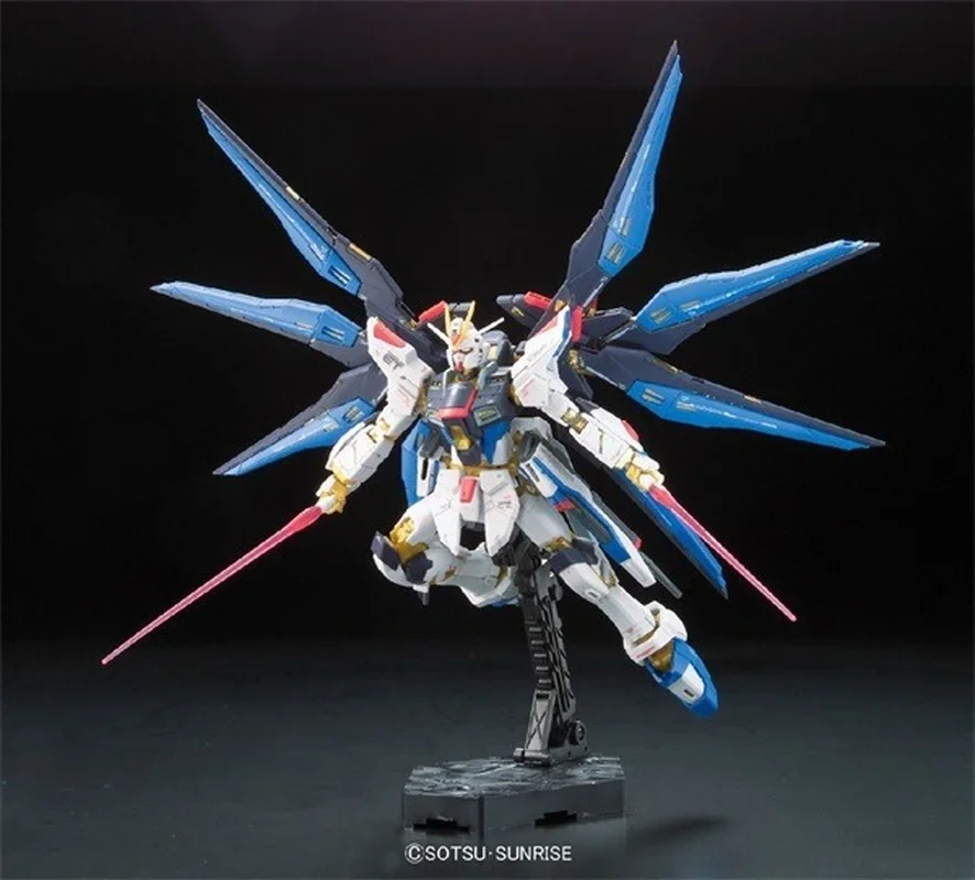 Фото Bandai Подлинная модель Gundam комплект Аниме фигурки RG 1/144 Страйк Фридом GUNDAM экшн-фигурки коллекционные игрушки подарки для детей №5