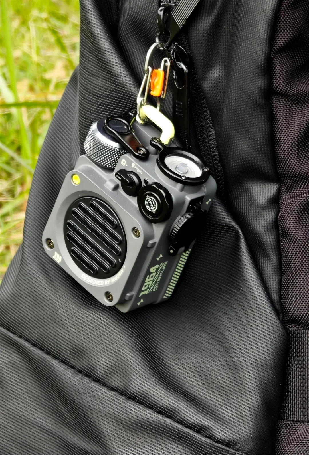 MUZEN Wild MIni Беспроводной Bluetooth-динамик Urban Grey Открытый Кемпинг Портативный умный металлический динамик Фонарик MW-PVX (art.: 3920cdd00963b) - 3920cdd00963b