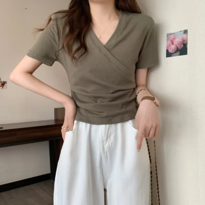 Фото HYRAX Design Oriented Slim Fit женский топ для похудения, короткий стильный приталенный топ, модная футболка с перекрестным v-образным вырезом и короткими рукавами №3
