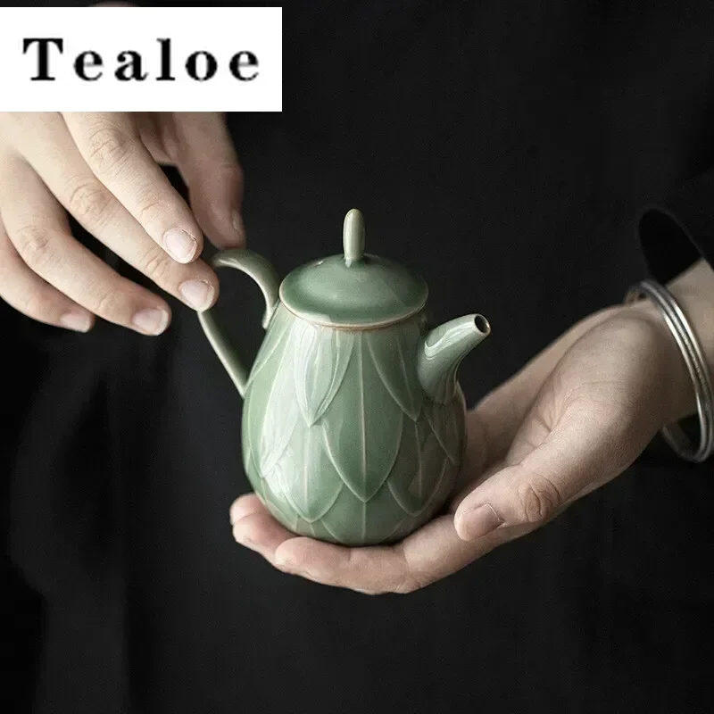 180 мл Yue Kiln Plum Blossom Celadon Чайник ручной работы Рельефный горшок с лепестками лотоса Антикварный чайник с ситечком Чайная посуда в подарок