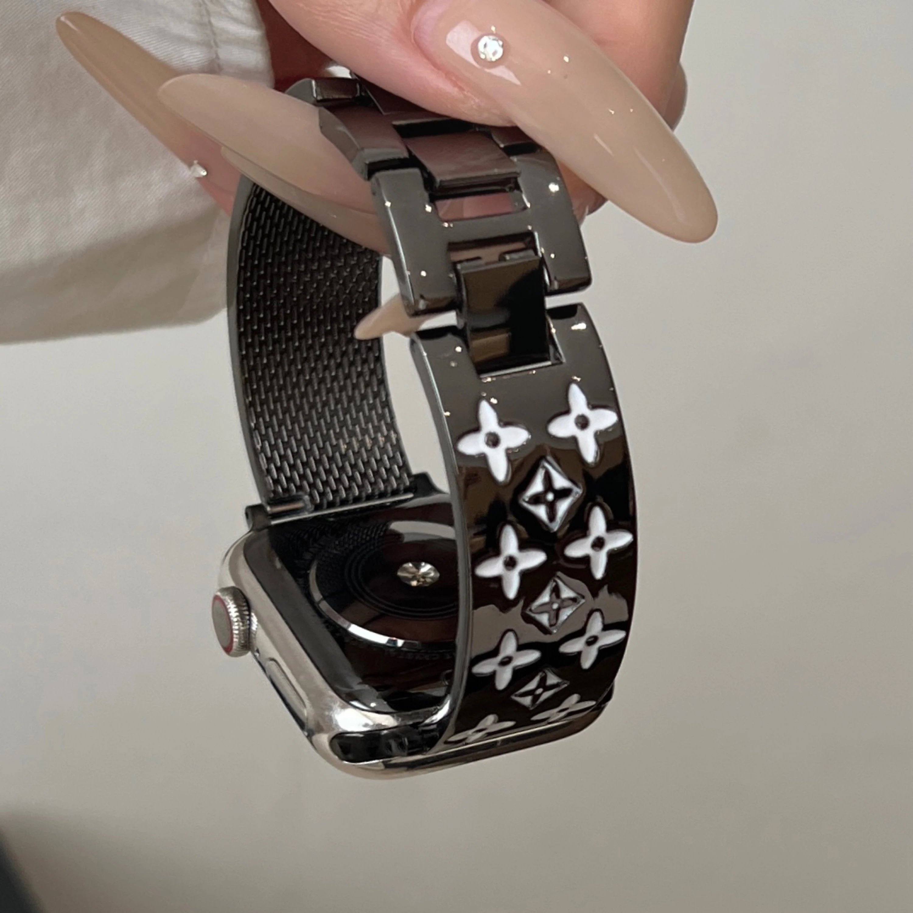 Фото Zakrzywiony metalowy pasek do Apple Watch model 44/45/41/40/49/42/38mm, wytrzymały i stylowy do serii iwatch 987654321 №4