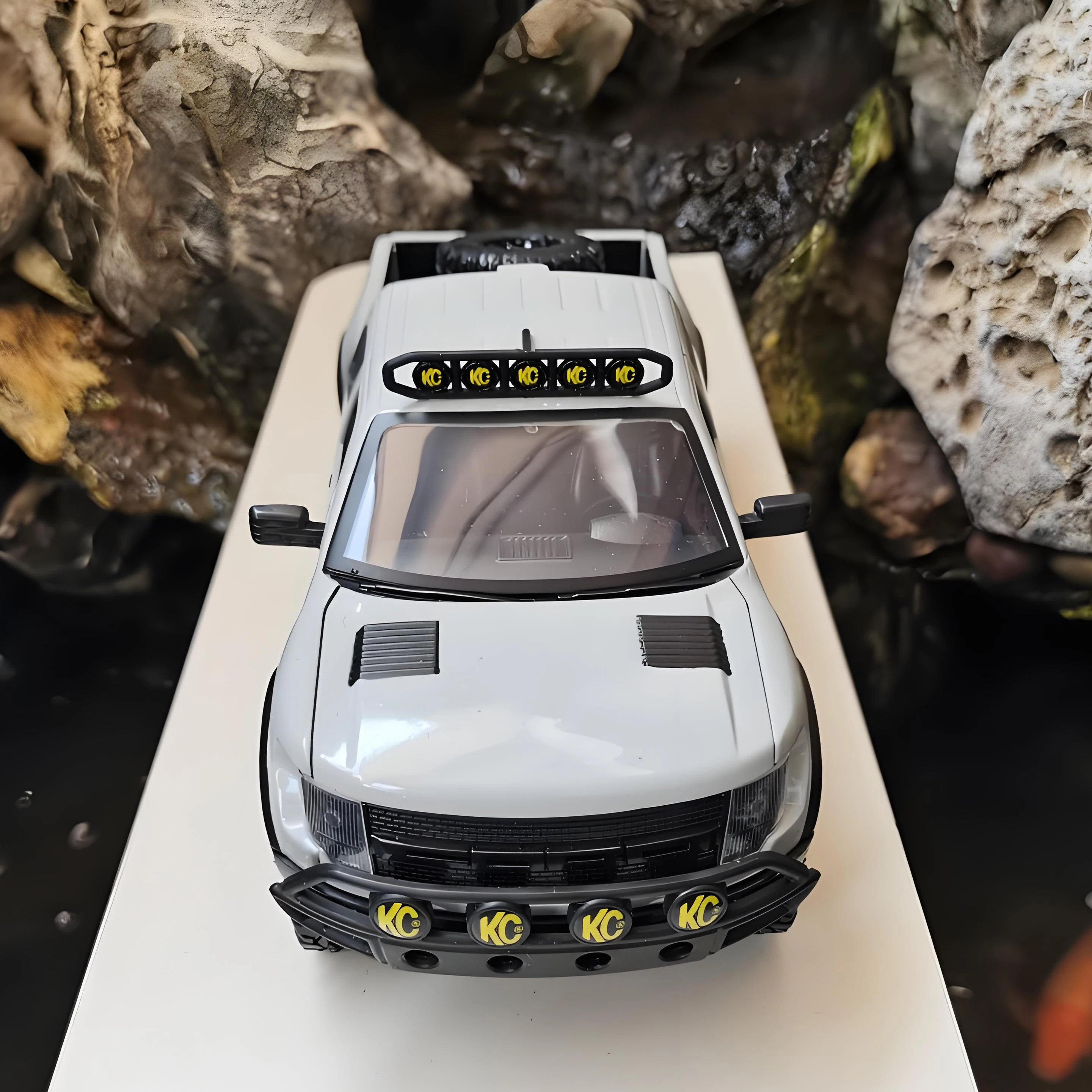 Фото JADA 1:24 Ford F-150 SVT Raptor 2011, легкосплавный автомобиль, литье под давлением и игрушечный транспорт, модель автомобиля, миниатюрная масштабная модель автомобиля для детей №4