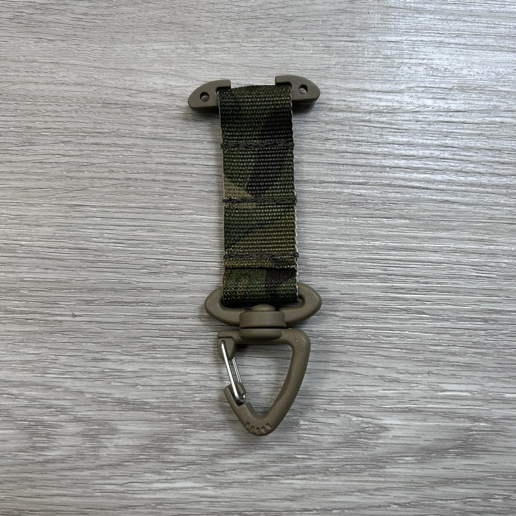 Тактическая система крючков Delta — совместимая с MOLLE/PALS вешалка для нескольких режимов (ключ/оборудование/організация оборудования)