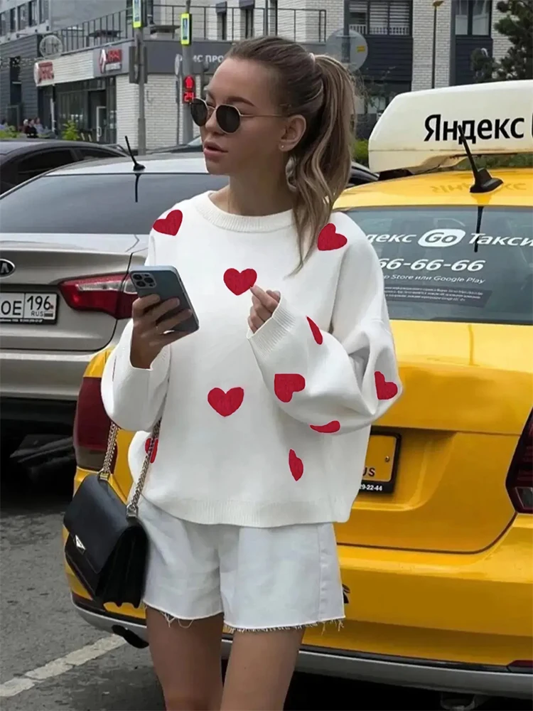 Женский свитер с длинным рукавом и открытыми плечами