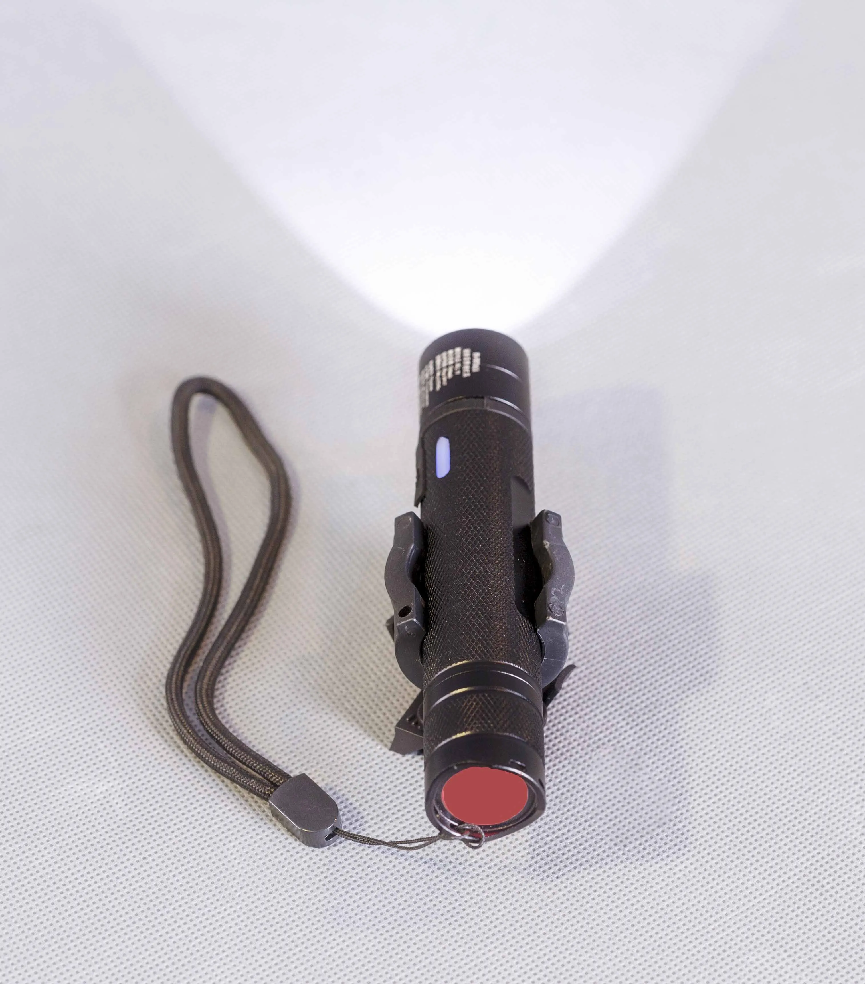 Фото YyhcHigh взрывозащищенный класс USB Перезаряжаемый большой диапазон освещения водонепроницаемый светодиодный пожарный фонарик №2