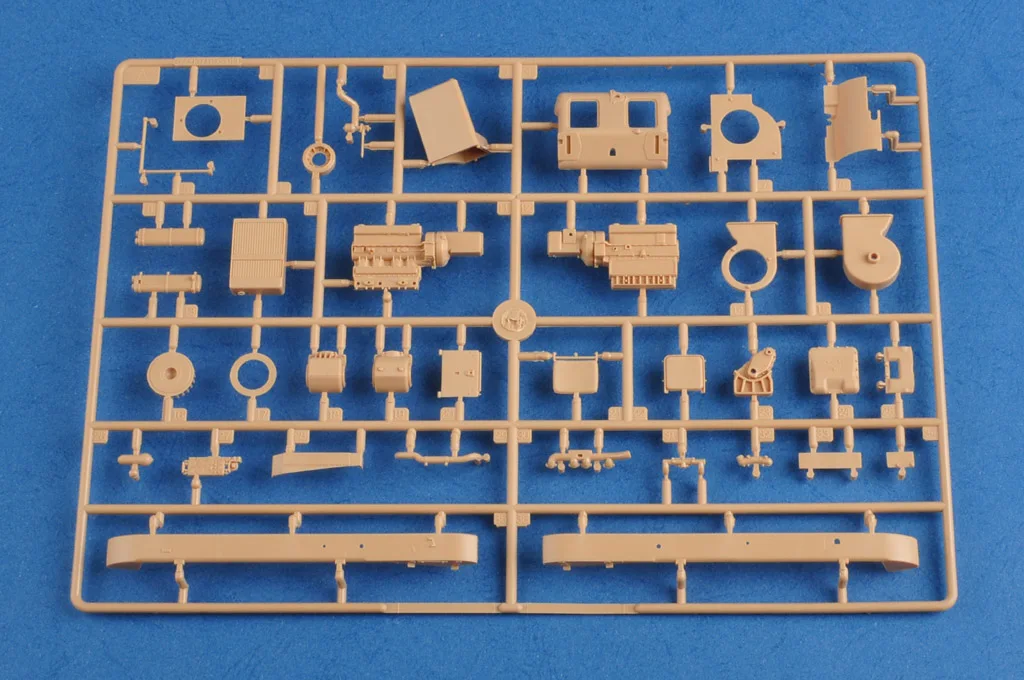 Фото Hobbyboss 83809 1/35 Befehlsfahrzeug auf Fgst. Pz.Kpfw.35 R 731(f) Военная Коллекционная игрушка, пластиковая сборка, комплект модели здания №3