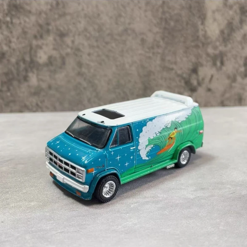Фото Зеленый свет 1:64 1978 GMC Vandura, индивидуальный фургон, детский подарок на день рождения, литье под давлением сплава, модель автомобиля, усовершенствованная декоративная игрушка №5