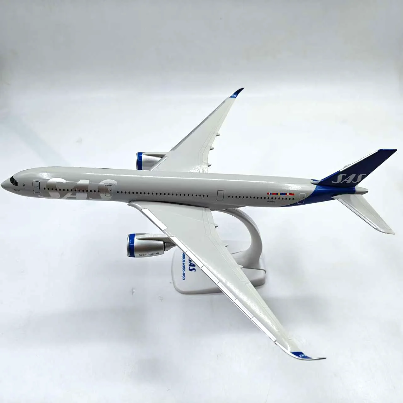 Фото Литой под давлением масштаб 1:200 A350-900 Scandinavian Airlines SAS сборка из сплава модель самолета Коллекционная игрушка в подарок сувенирный дисплей №2