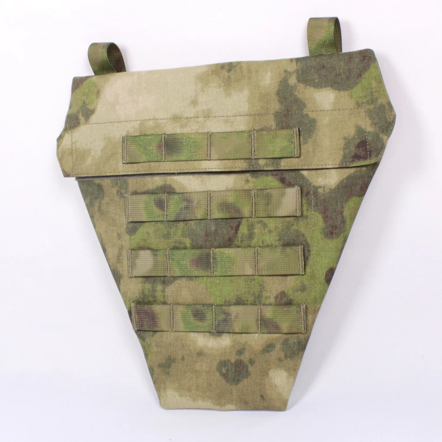 Тактический жилет Jockstrap ATFG Universal Molle Gear висит под защитными клапанами для улицы
