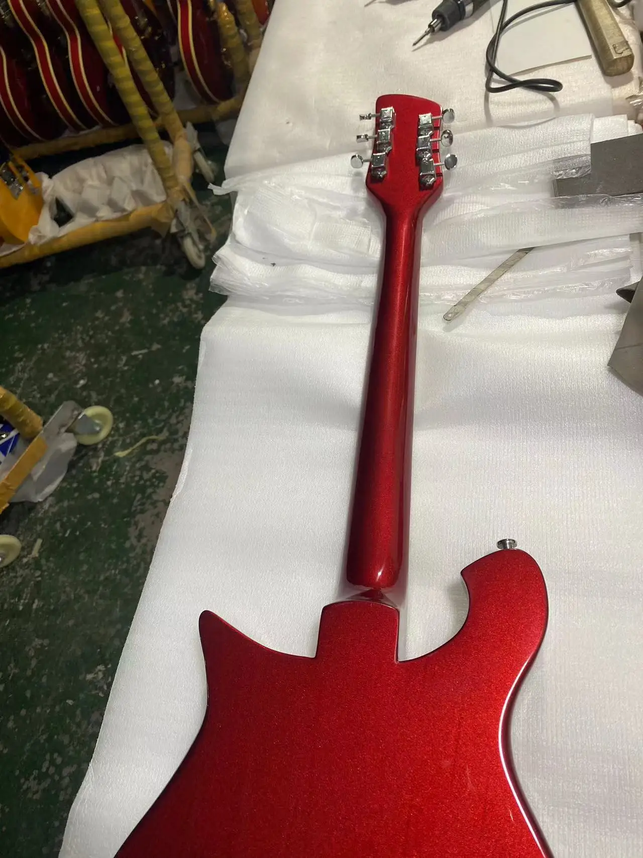 Фото Электрогитара Rickenbacker Matal Red, модель 620, корпус грифа, тостерные звукосниматели, новое производство №3